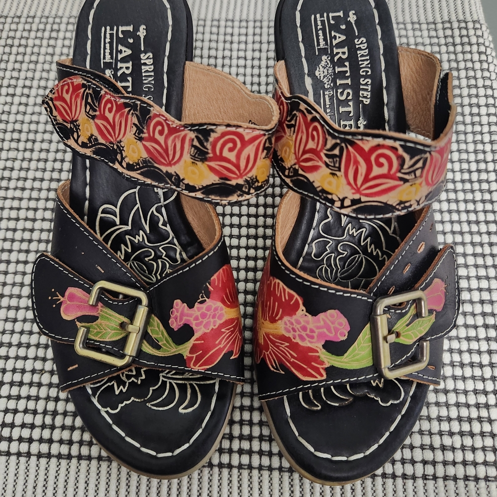 Spring Step Women's Floral Sandals - Black and Red